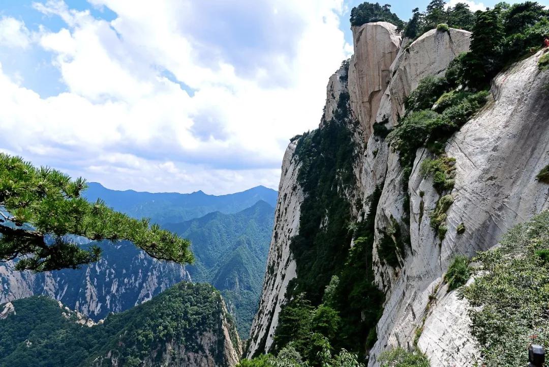 一座奇险天下第一山的自白_华山