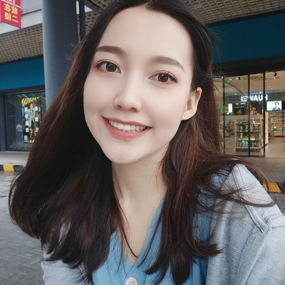 【复旦女神】知道为什么所有的门都要你来敲吗?因为你敲好看!