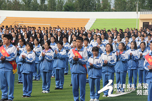 离市区江阴高级中学图片