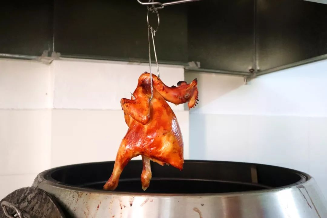 清远这只超多汁的烧鸡,全城配送,吃过都赞不绝口.