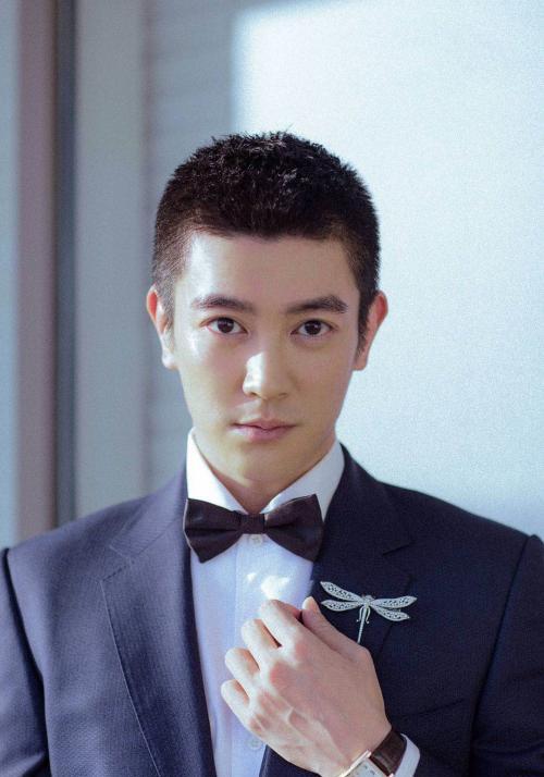 出道8年默默无闻,后靠儿子走红,如今的杜江真让人"高攀不起"