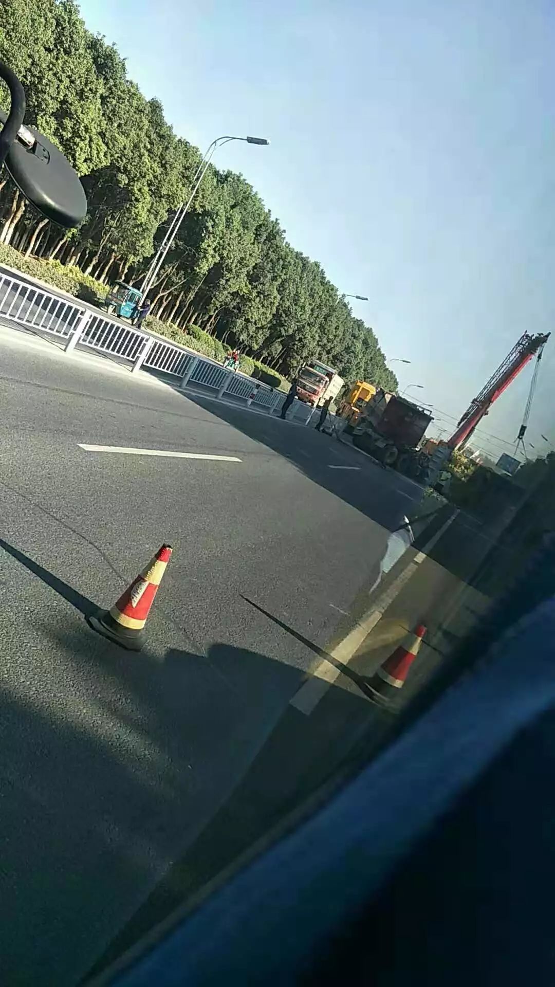 早上6点多突发张渚往宜兴方向两辆大货车相撞车头直接撞没了