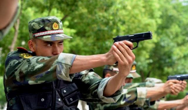 多数枪战事件的发生都是突然的,出其不意的,可以偷袭,可以有潜意识的