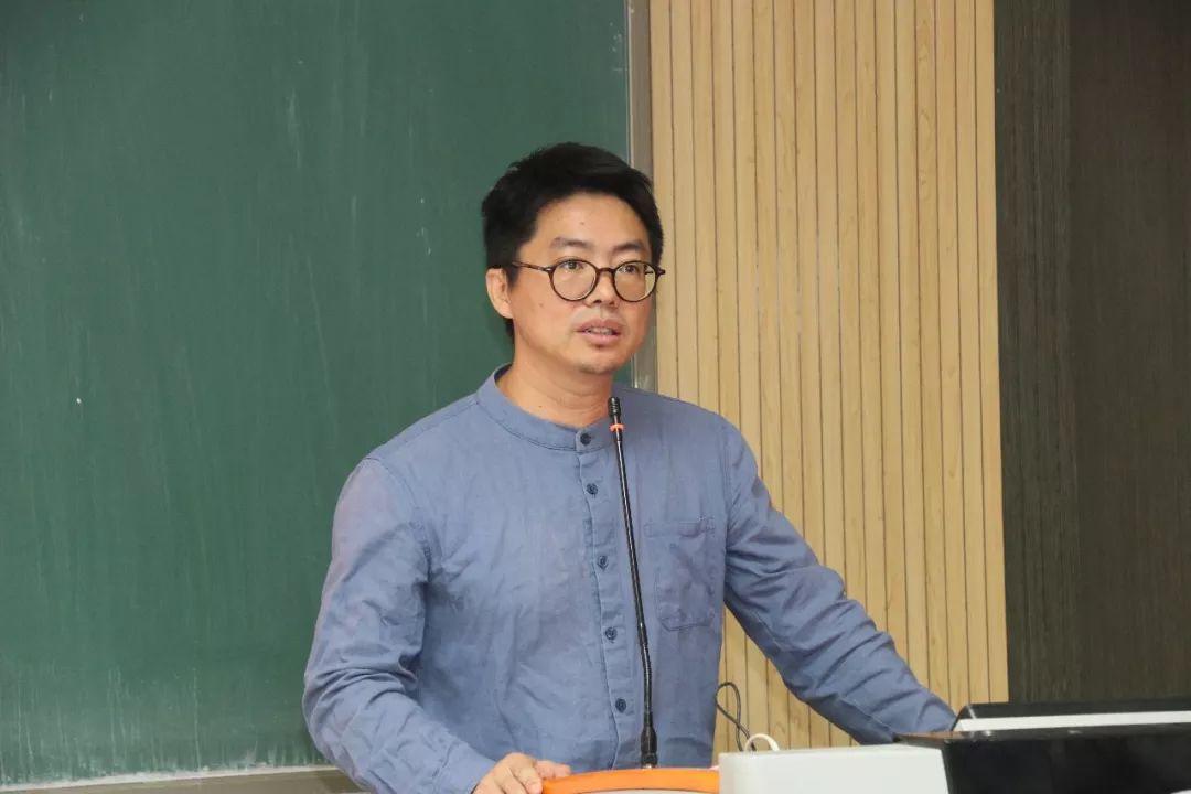 执行院长致辞开学典礼仪式上,袁学君执行院长,于兹志主任,王德恭导师