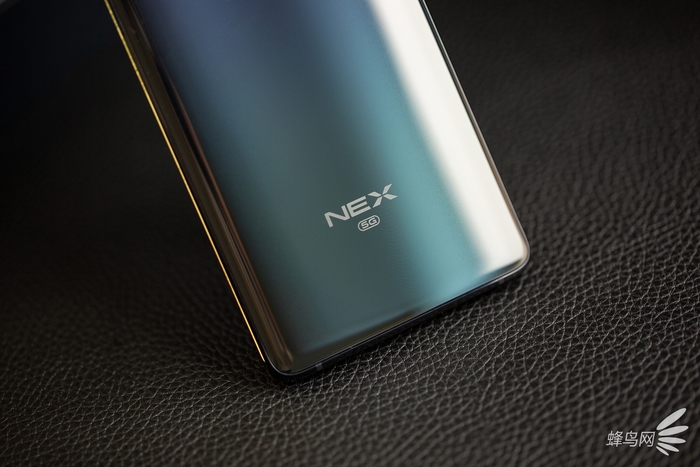 无界瀑布屏三摄旗舰5g版vivonex3评测