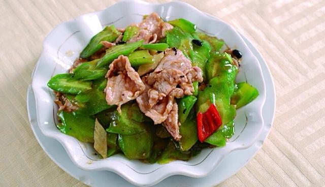 苦瓜炒牛肉这样做牛肉嫩滑不老苦瓜爽脆不苦味道刚刚好