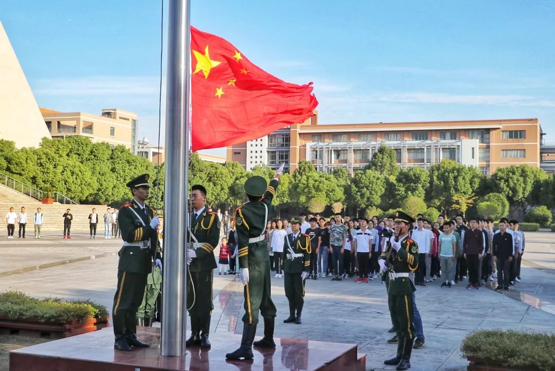 征集你与国旗同框的样子真美c位都给五星红旗