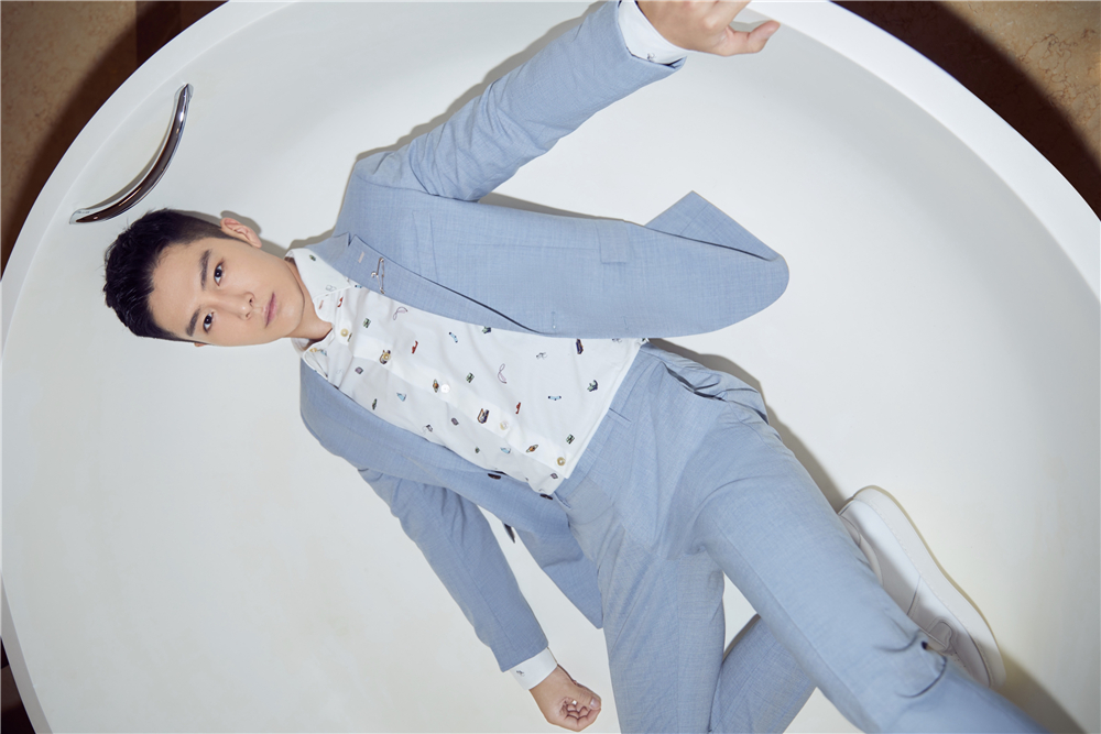 盛一伦生日写真上演"浴中奇思" 彰显个性寻梦而行