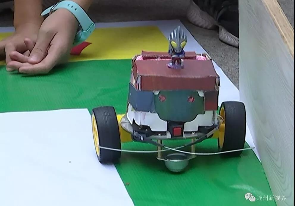 厉害了连州这所学校的小学生会做机器人