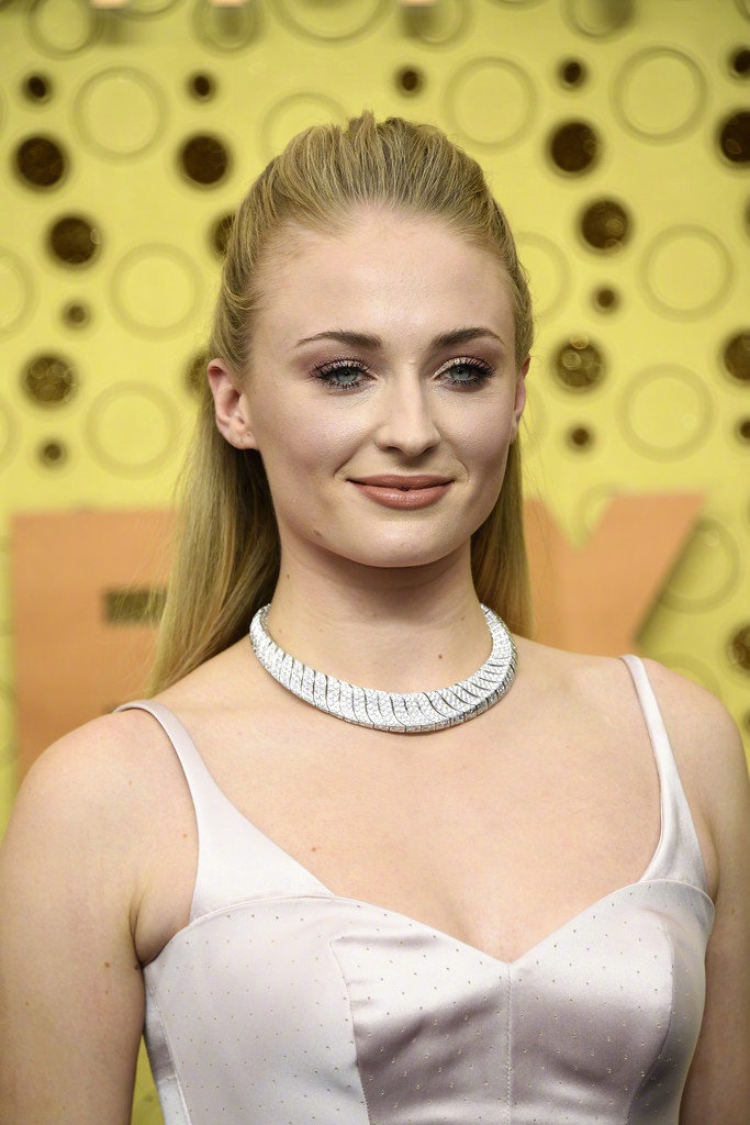 照片中的人大家应该都不陌生,有雪诺,二傻sophie turner,三女儿二丫