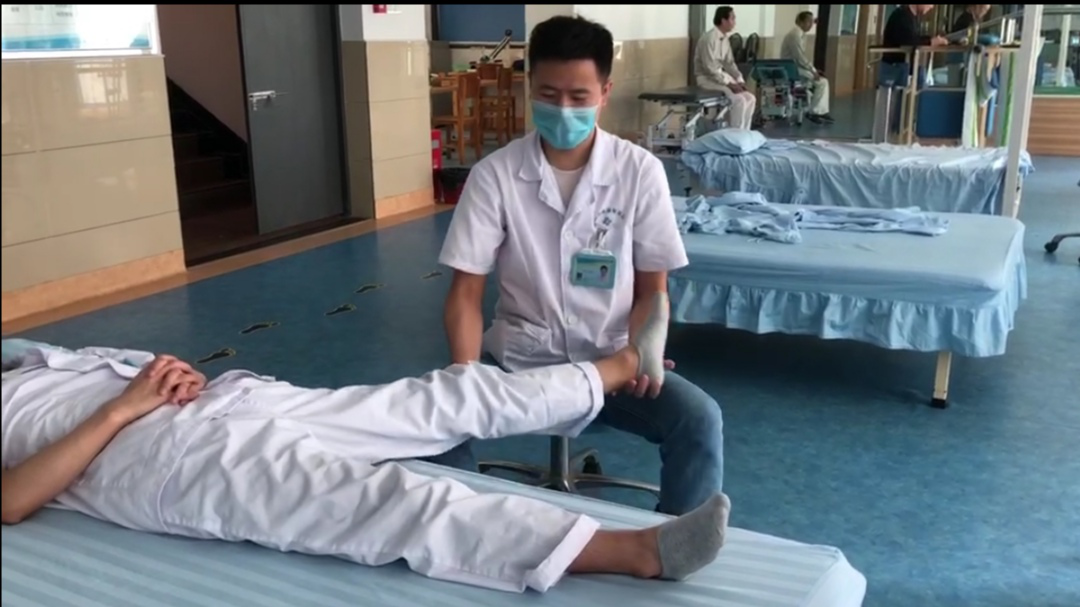 气温骤降肌肉痉挛多发中风患者训练前应先预热