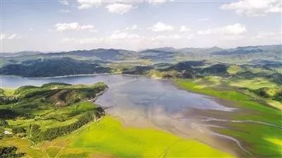 山清水秀(摄于汤河水库)秋染峡谷(摄于核伙沟)葠窝水库农田映山村(摄