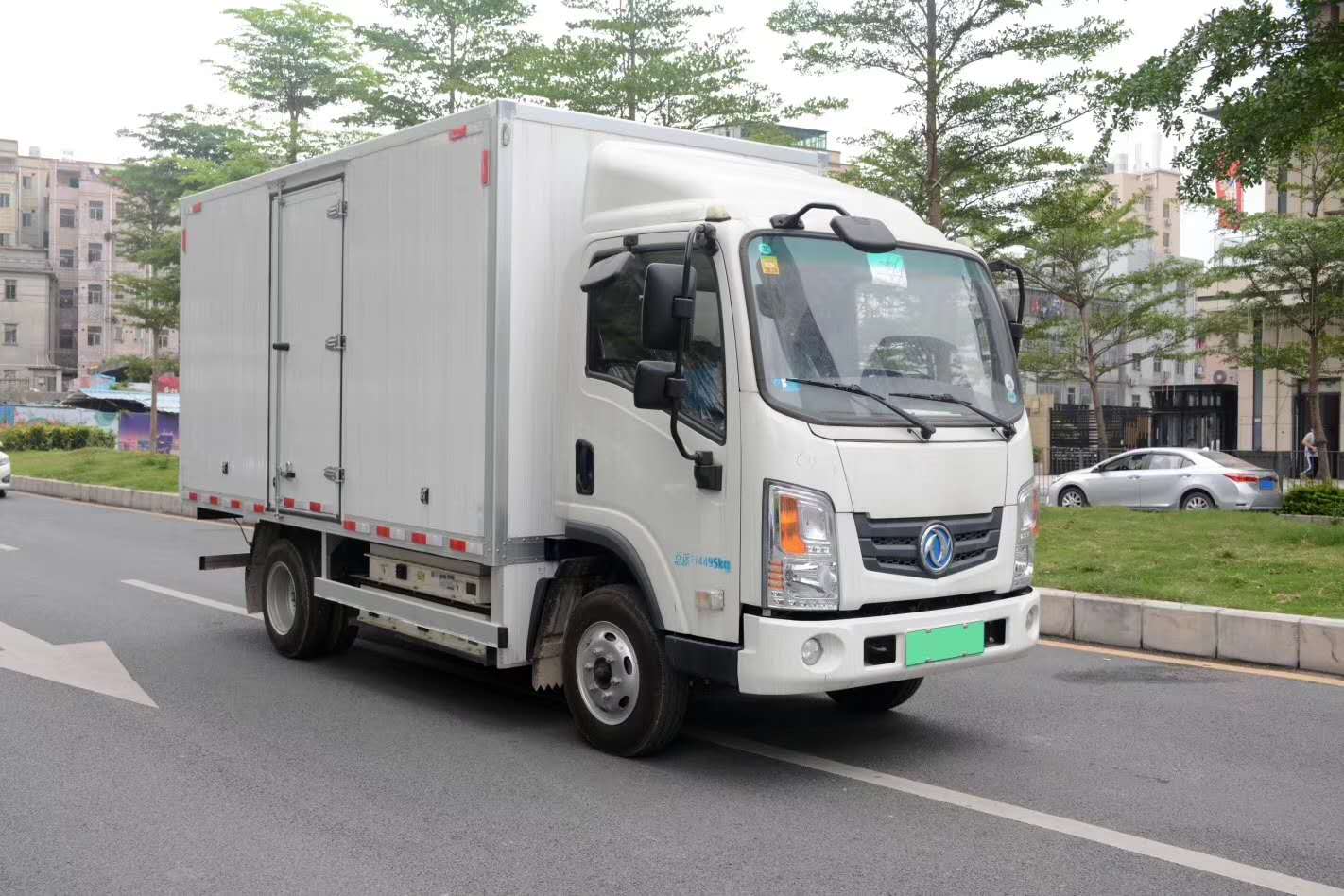 深圳新能源汽车电动汽车郑州日产帅客电动面包汽车纯电动乘用车电动