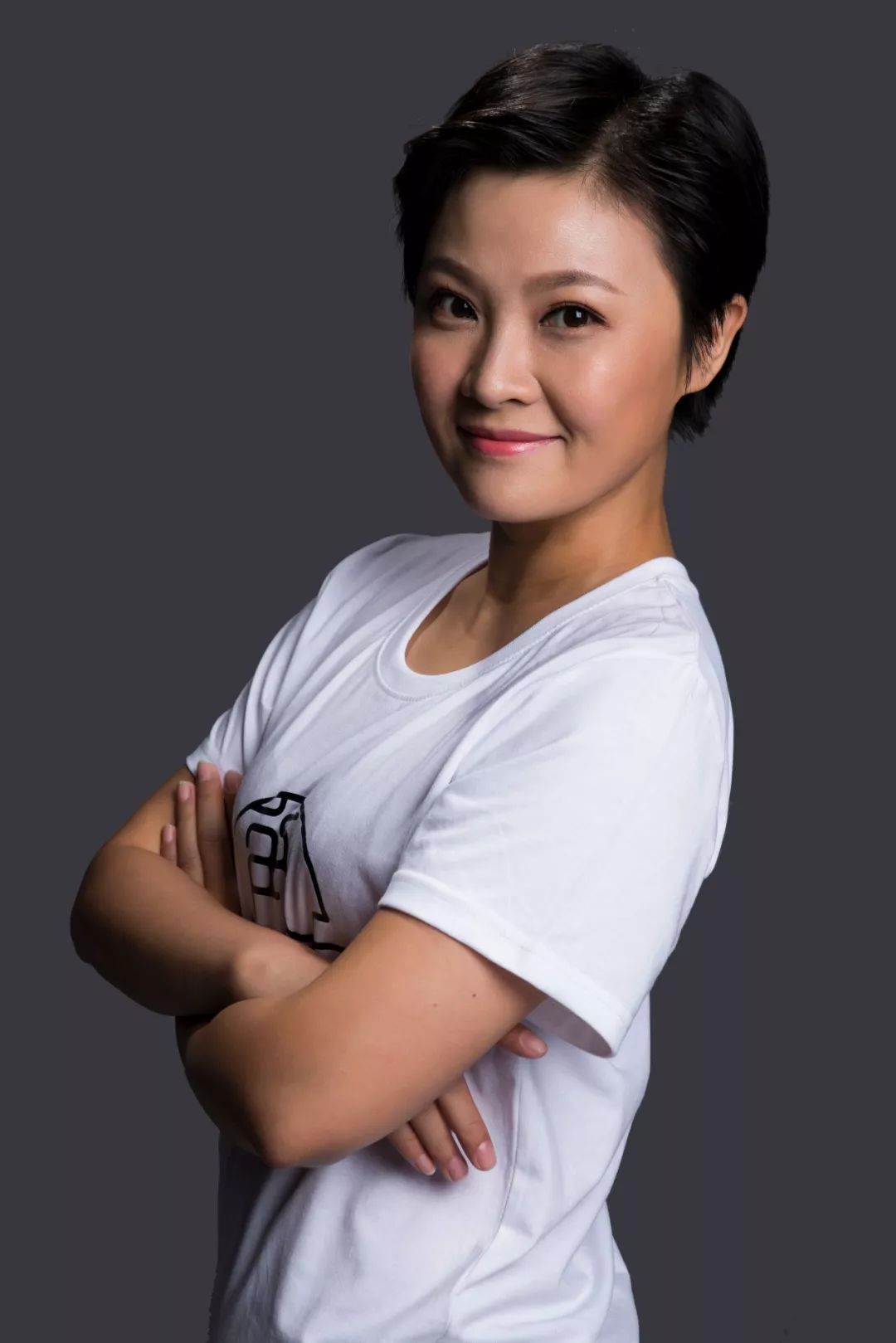 王柔桑 饰 大鸿大鸿虽然笔墨不多,但他却是素女的情感寄托.