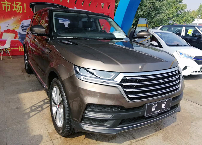 这辆汉龙旷世最早曝光的时候曾经被以为是要以众泰t900的名字出生的