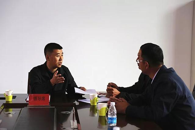 为了确保责任落实到位,屈树清副旗长在接访现场与大