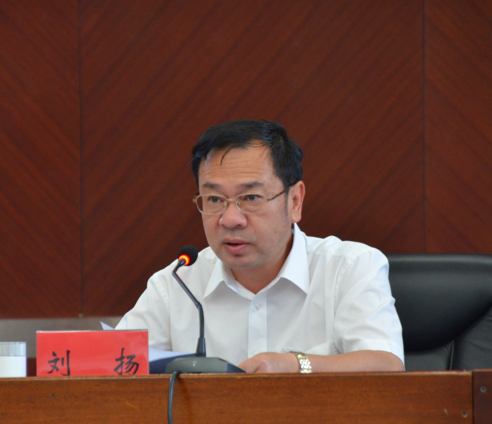 县委书记,县主题教育领导小组组长刘扬主持学习并作总结讲话.