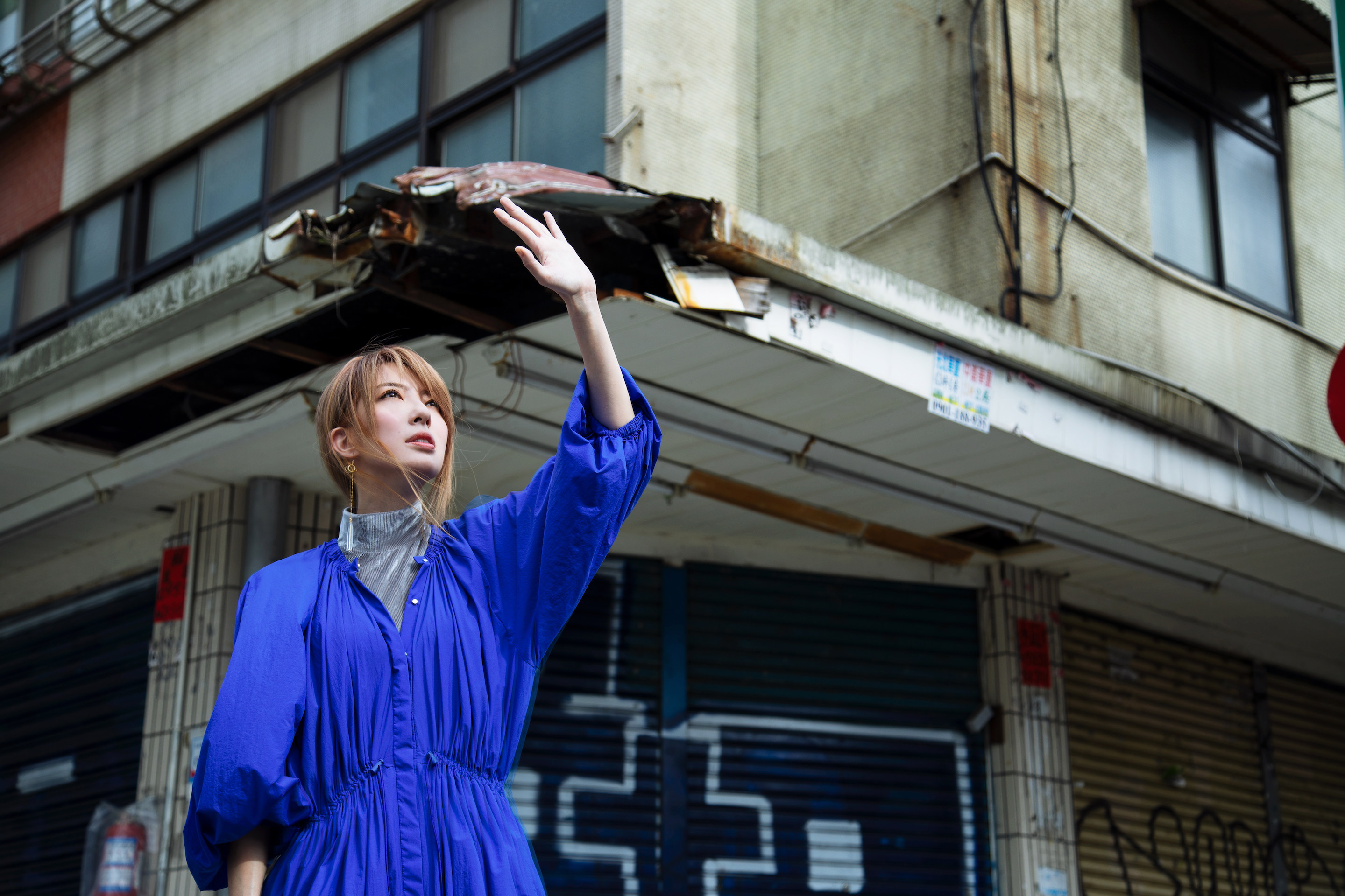 路嘉欣蚀日mv今日全球首播好友吴青峰隔空翻唱支持