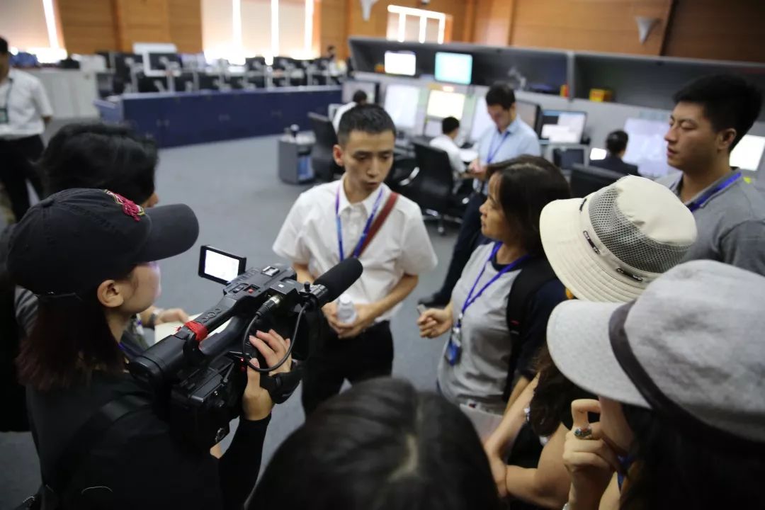 中国机长9月30日上映英雄背后的英雄