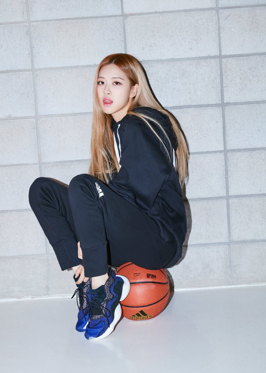 金智秀朴彩英代言阿迪画报两位姐姐都好美好漂亮好好看