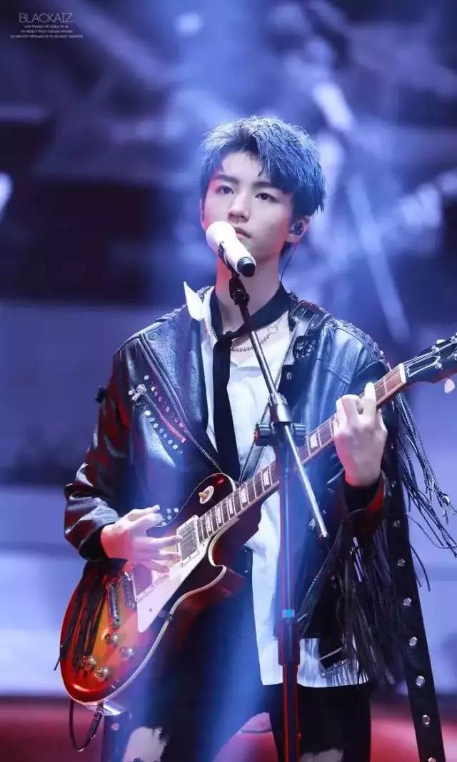 王俊凯庆祝20岁生日第一场演唱会只想唱给你