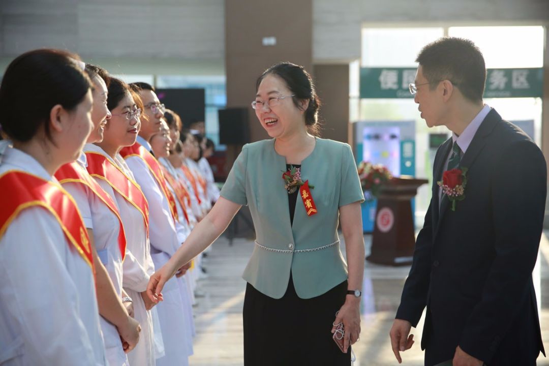 包含北京东直门中医院、协助就诊，就诊引导代挂专家号，快速办理，节省时间的词条