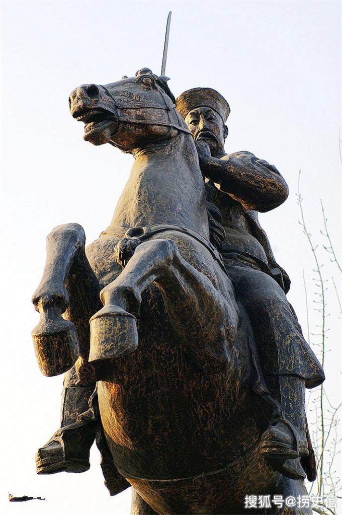 直隶提督兼任武卫前军总统聂士成雕像伴随着年轻的光绪皇帝打算变法