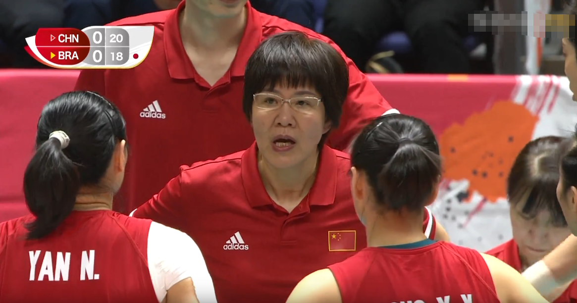 对阵巴西艰难取胜,继张常宁之后,郎平朱婷丁霞联手再出表情包_比赛