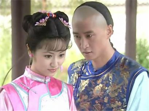 还珠格格:晴儿跟紫薇都是才女,尔康为何没爱上先遇到的晴儿?_小燕子