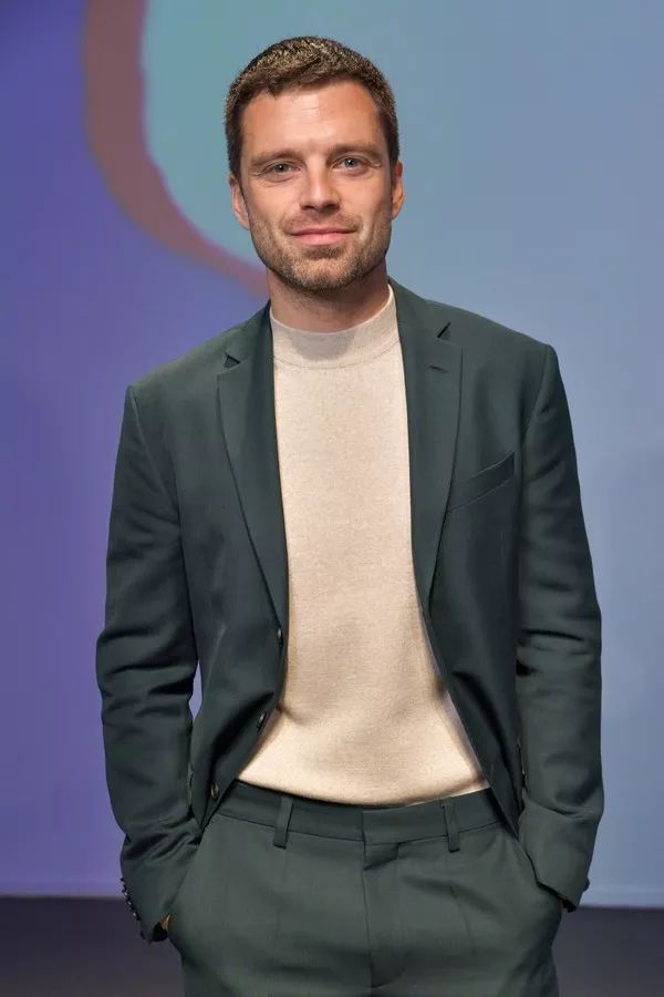 穿boss的霸道总裁小鬼的西装杀帅到让你喊老公