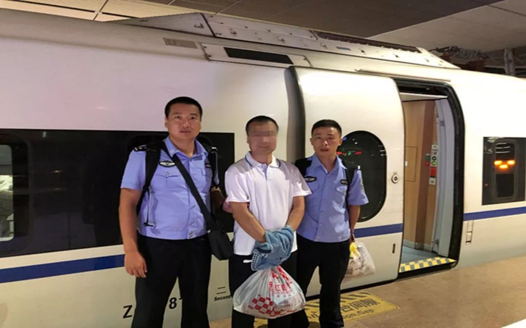 19小时2369公里千里押解显忠诚