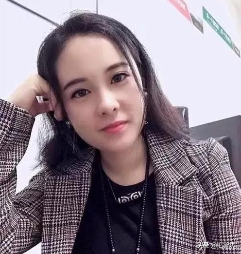 不亲民?请看这些公众人物与吃瓜群众的交集人生._刘露