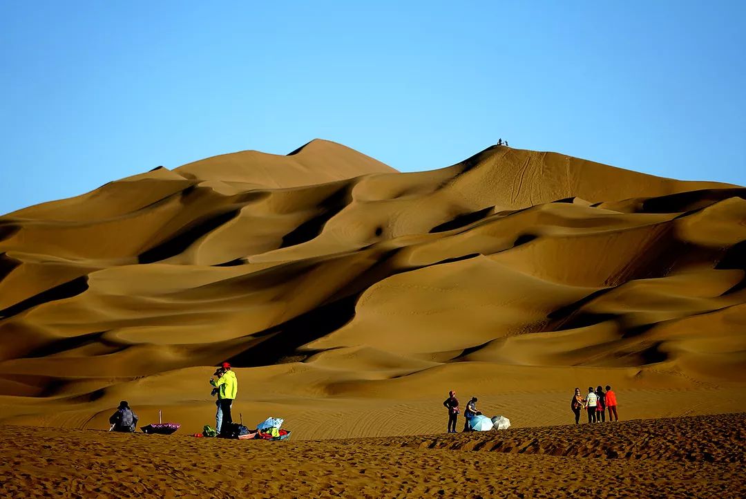 《库木塔格沙漠》作者:赫赫有名《在中国真好》作者:港湾《刚烧好的