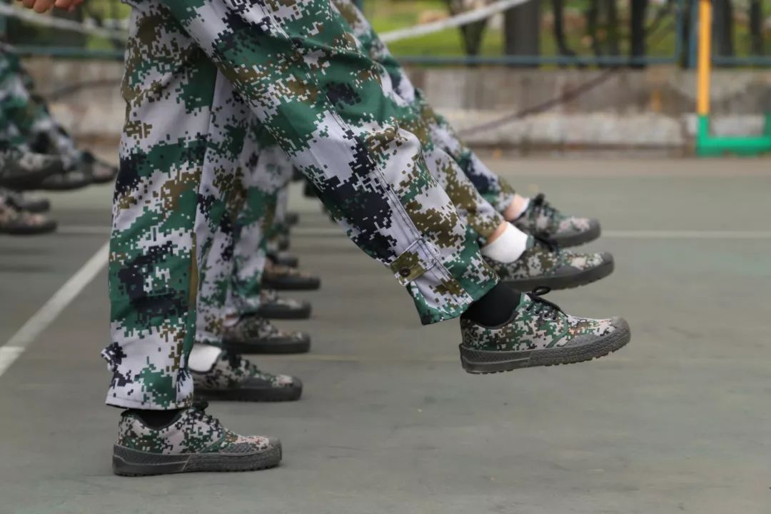 迷彩九月 | 今天我来踢正步,稍息,立正,1234!_&amp