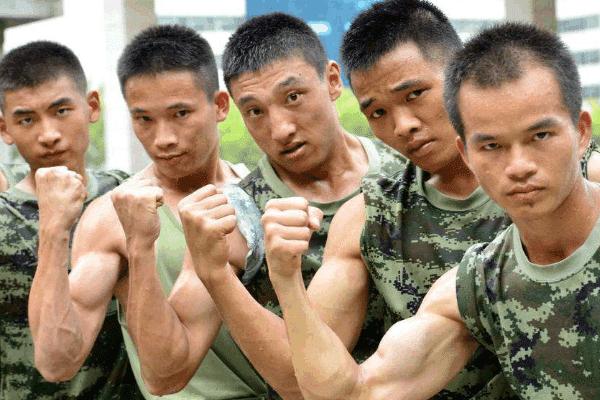 部队的军人天天训练,如果再吃蛋白粉是什么效果_肌肉