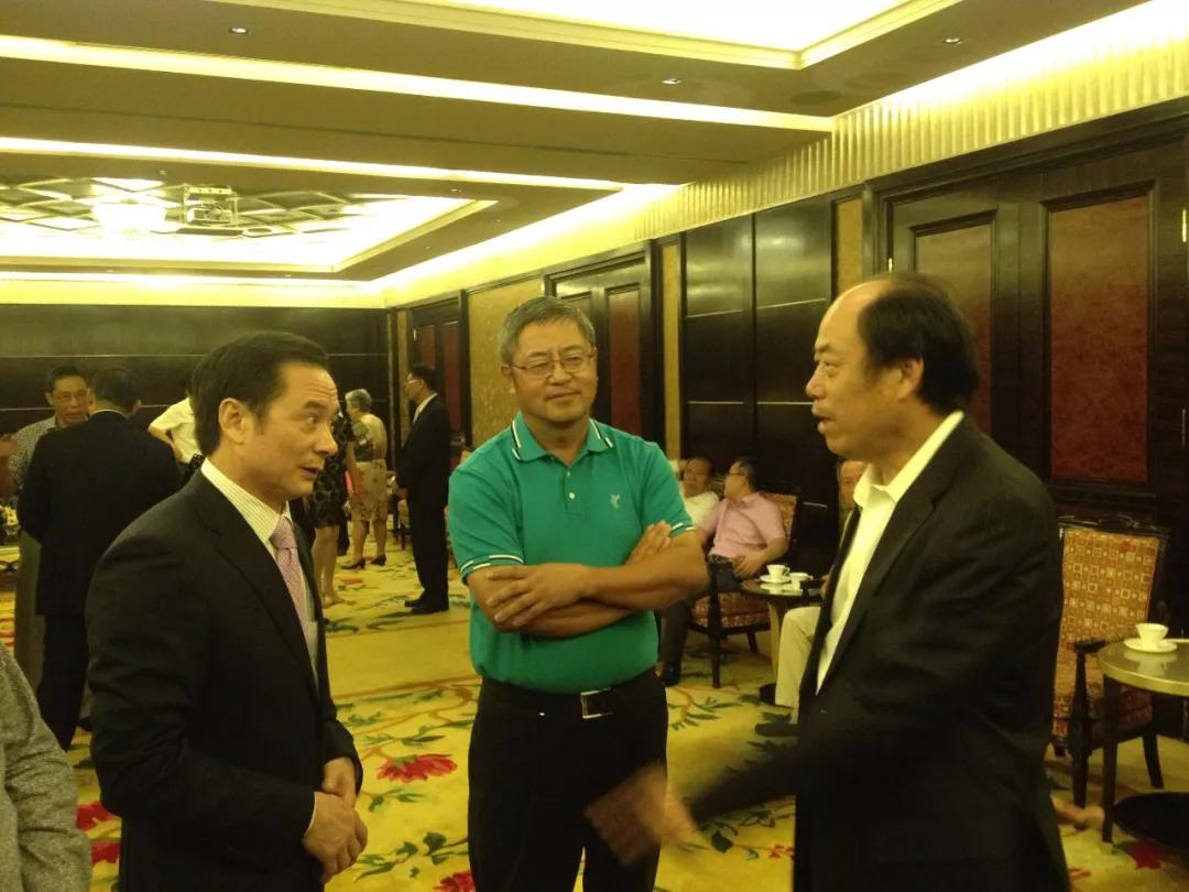 2013 年,王志纲,黄文仔与杨国强在黄文仔 60 岁生日宴上重逢