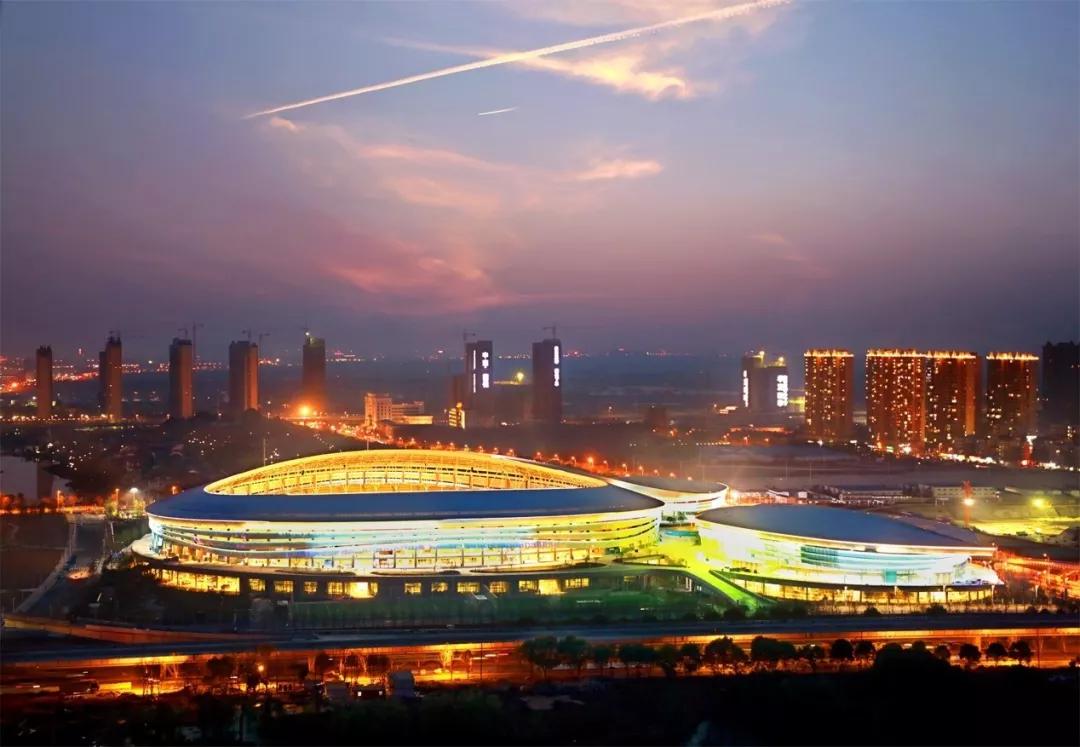 武汉五环体育中心又叫东西湖体育中心,是新建场馆中设规模最大的一个.