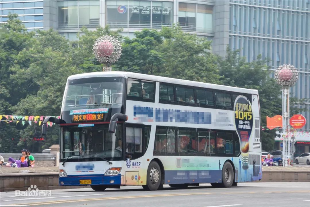 桂林这个旅游城市,一到节假日旅游旺季,那客运量岂是两趟公交能够解决
