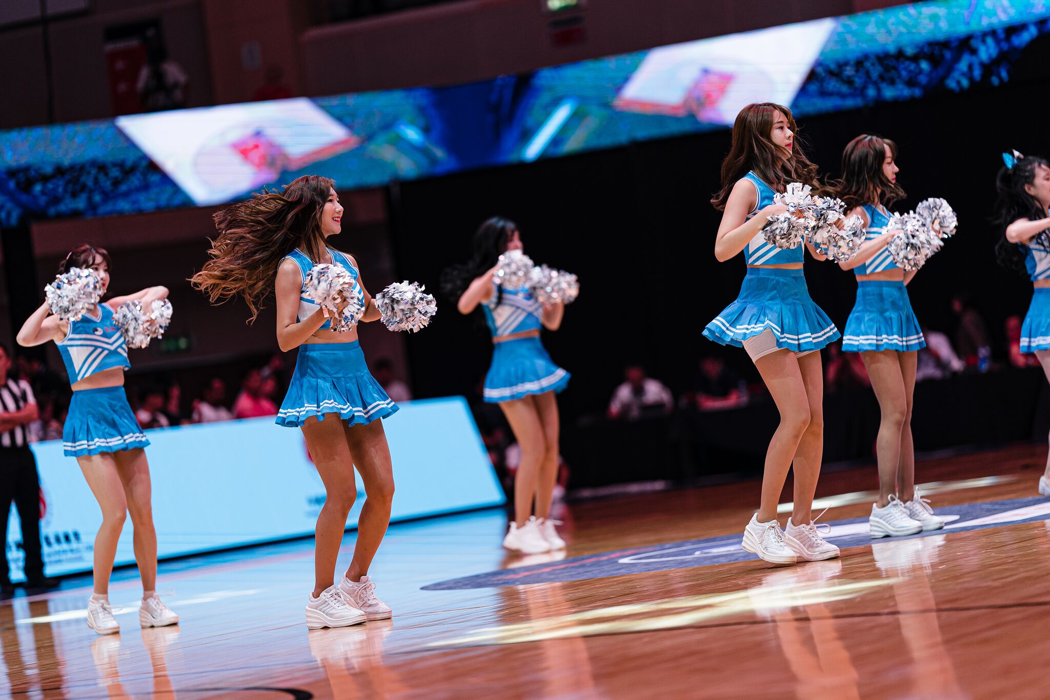 组图:篮球宝贝热舞助威非凡12 大秀身材性感妩媚