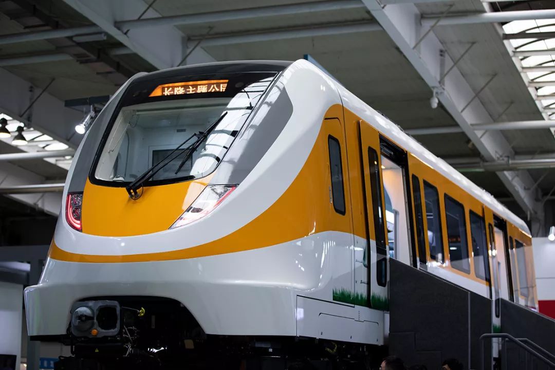 清远磁浮列车终于现身先睹为快