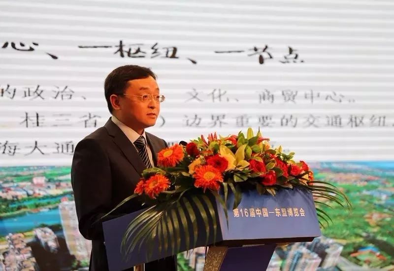 手提礼品百色12位书记县长齐刷刷来南宁送礼