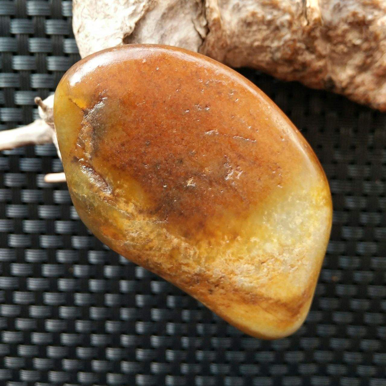 大鹏说玉—说说和田玉的沁料,黄沁是黄玉吗