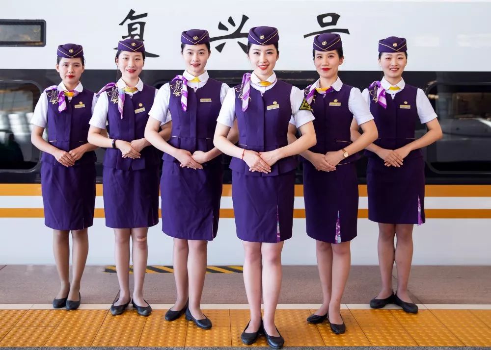 你看到了吗上海高铁乘务员制服换新了