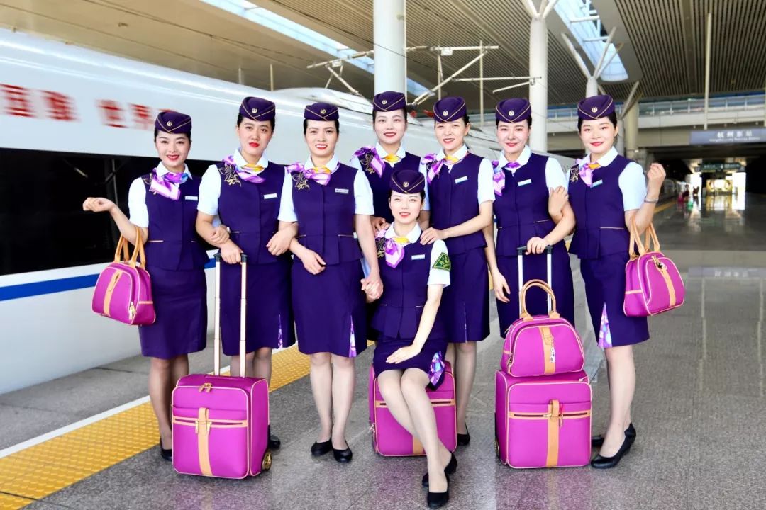 你看到了吗上海高铁乘务员制服换新了