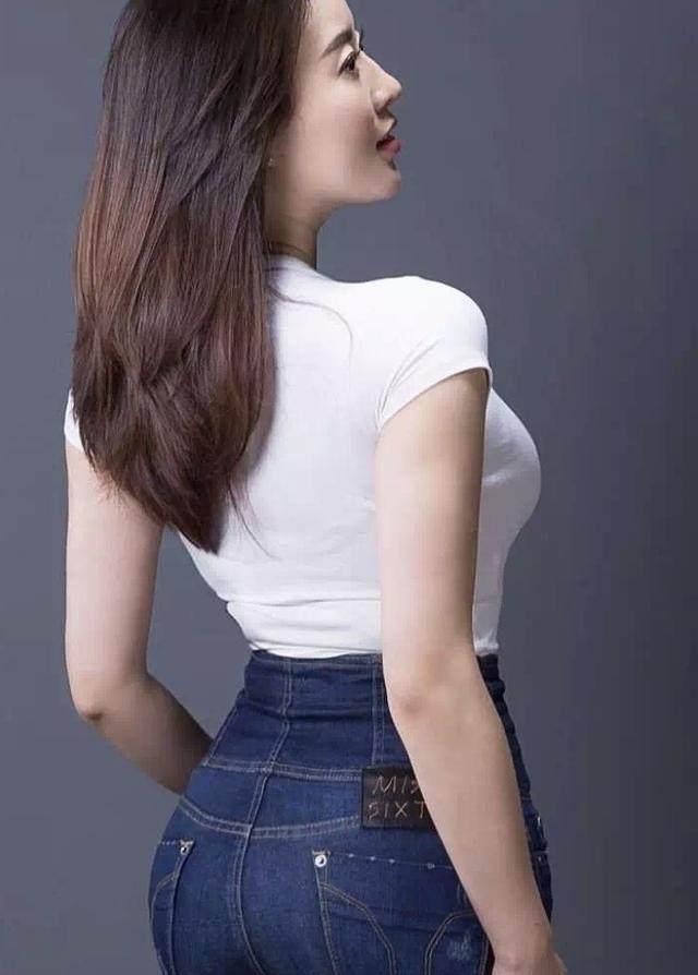 高个子美女就是霸气啊:太有女人味哈醉了醉了