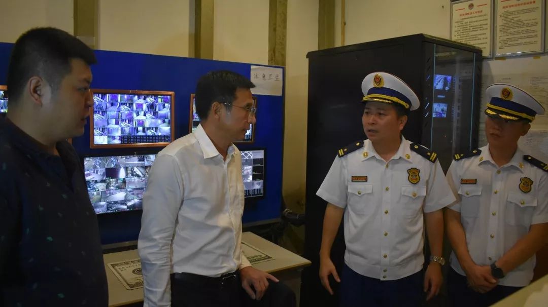 海丰县委常委常务副县长卓凛波带队开展消防夜查专项行动