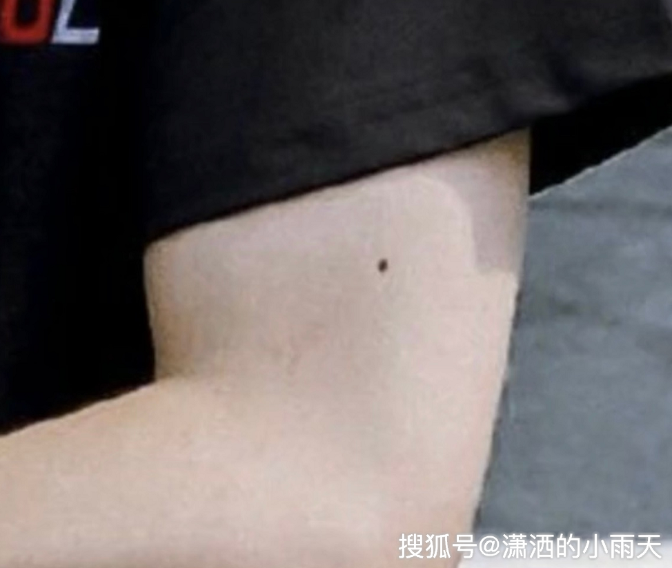 佩服粉丝的精扒王一博身上的6颗痣其位在哪