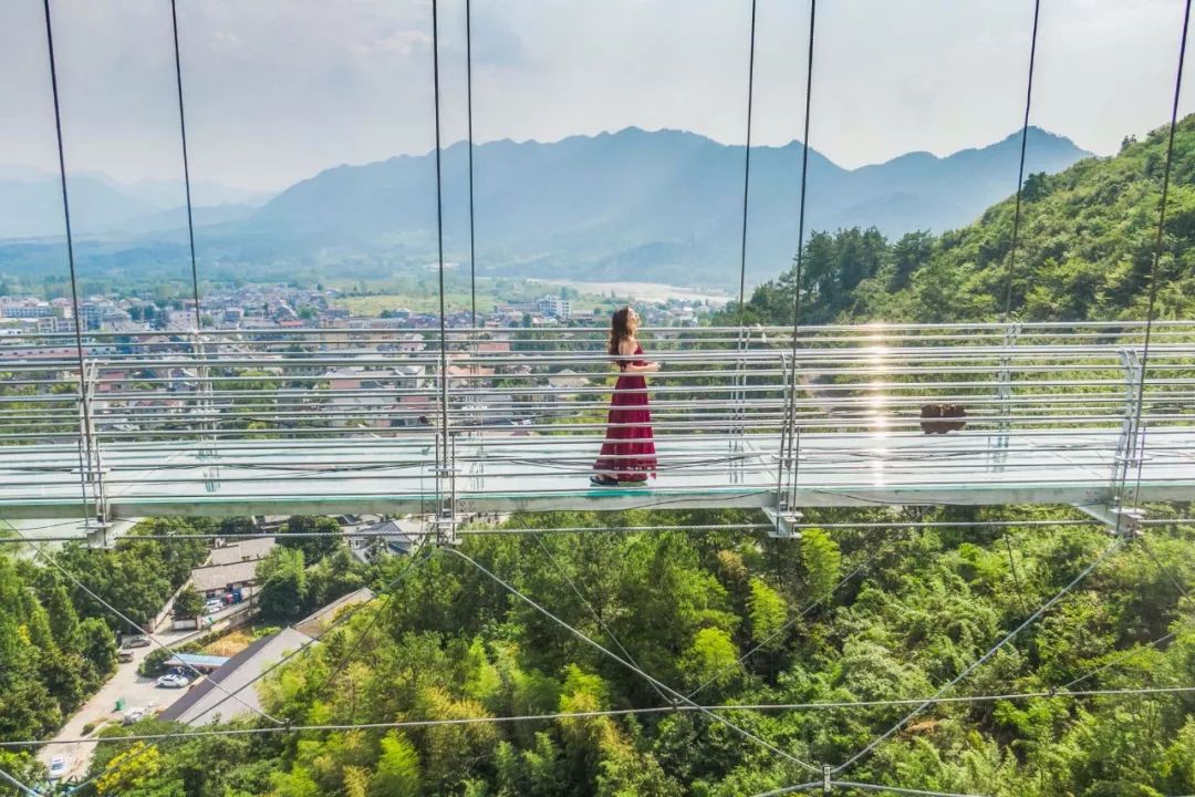 360度空中玻璃项目体验 溶洞游船,桐庐最新打卡地!_天桥