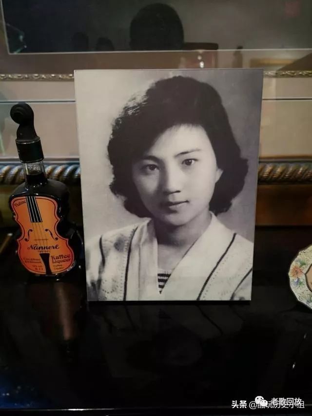 胡宝善夫妻俩献唱革命人永远是年轻嘹亮歌声收获掌声无数