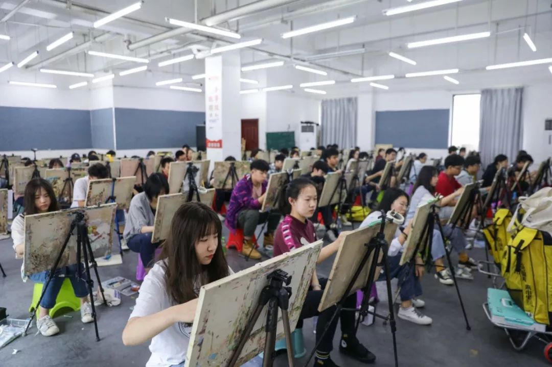 集训进行时小里画室九月月考高标准举行